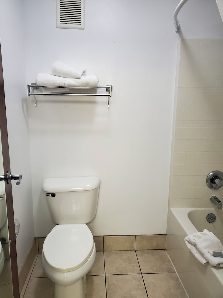 Omak Inn - photo 13