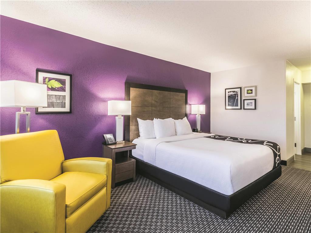 La Quinta Inn & Suites by Wyndham Virginia Beach - photo 9