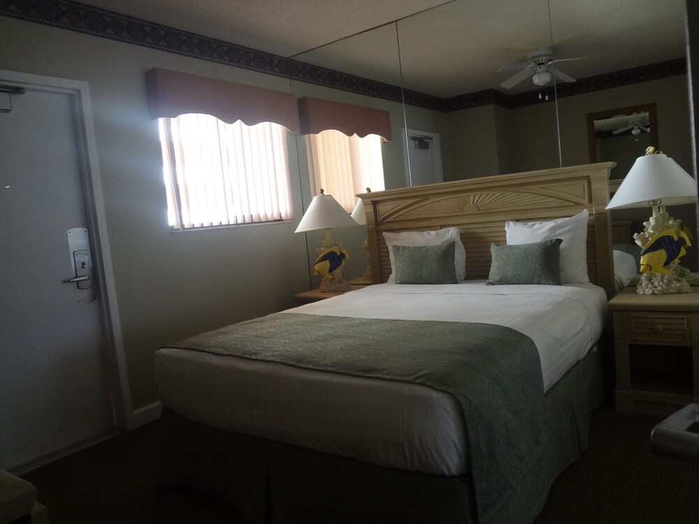 Lighthouse Cove Resort - photo 3