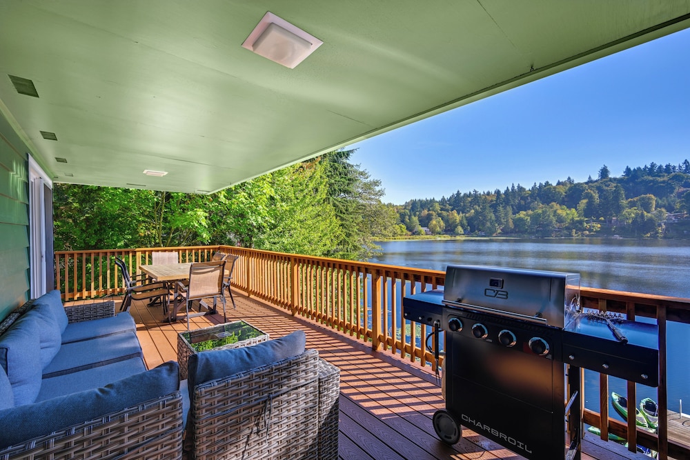 Private Dock & Fire Pit: Lakefront Gem in Olympia — hotel in Olympia