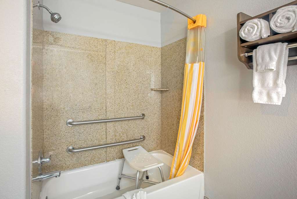 La Quinta Inn & Suites by Wyndham Fort Smith - photo 8
