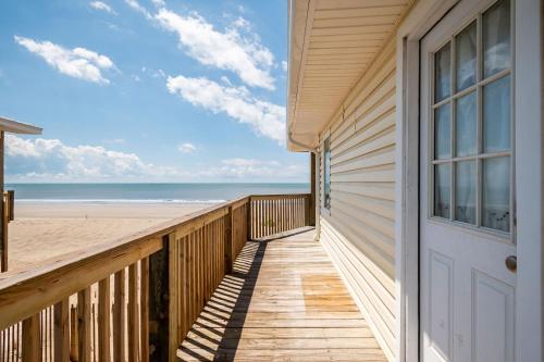Dip Inn by Oak Island Accommodations - photo 32