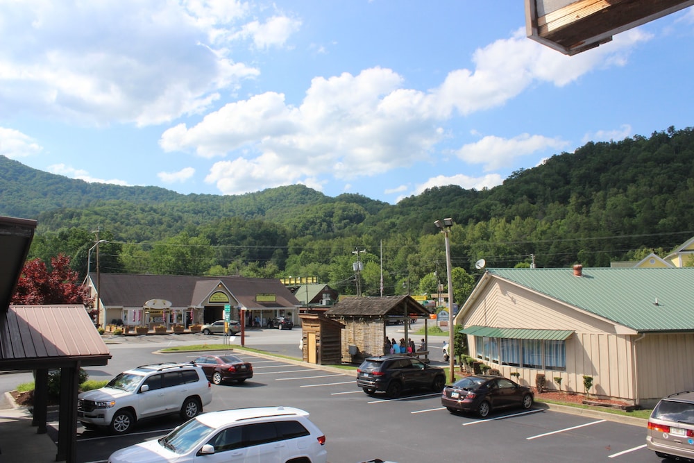 Great Smokies Inn Cherokee - photo 32