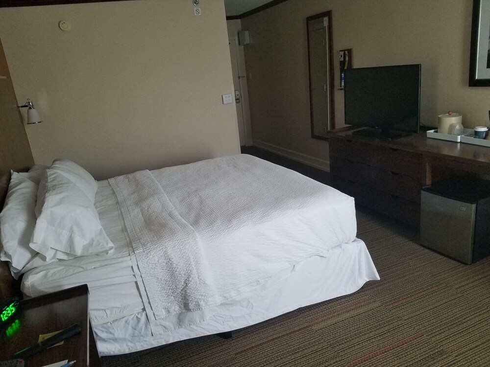 Four Points by Sheraton Kansas City Airport - photo 9