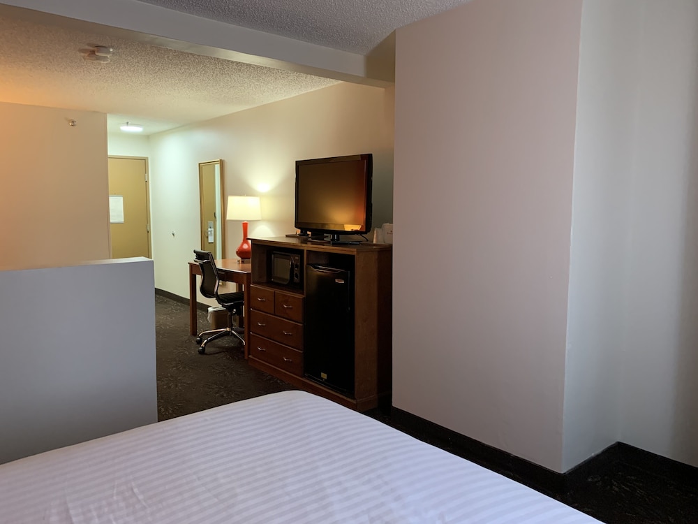 Ramada by Wyndham Santa Fe - photo 17