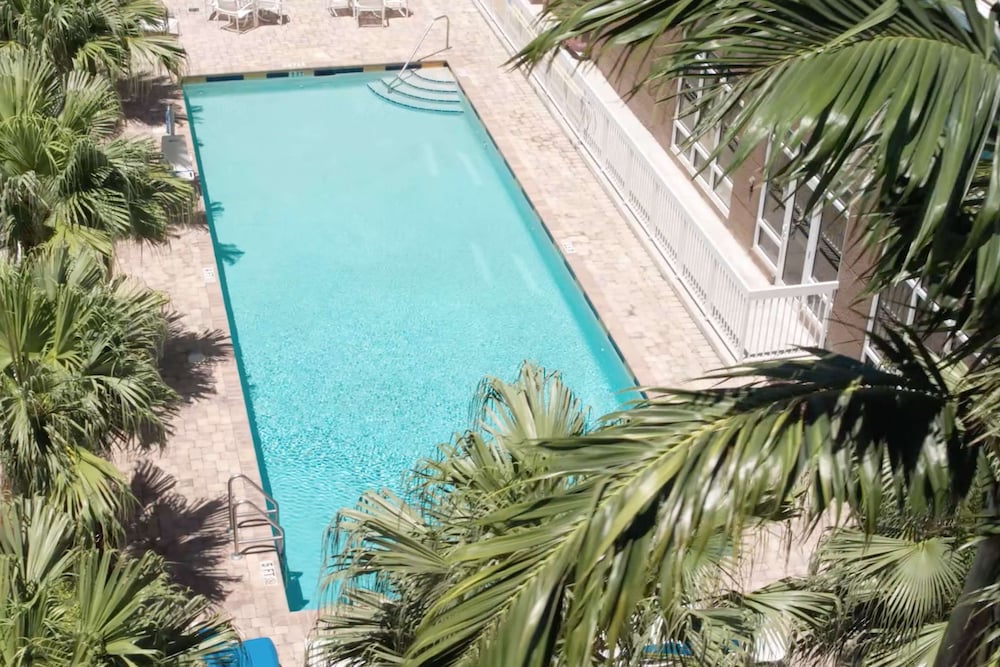 Hampton Inn by Hilton Hallandale Beach Aventura - photo 19