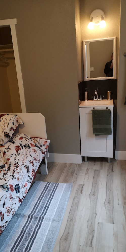 Port Hotel — hotel in Port Alberni