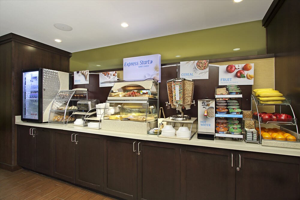 Holiday Inn Express & Suites Colorado Springs First & Main by IHG - photo 28