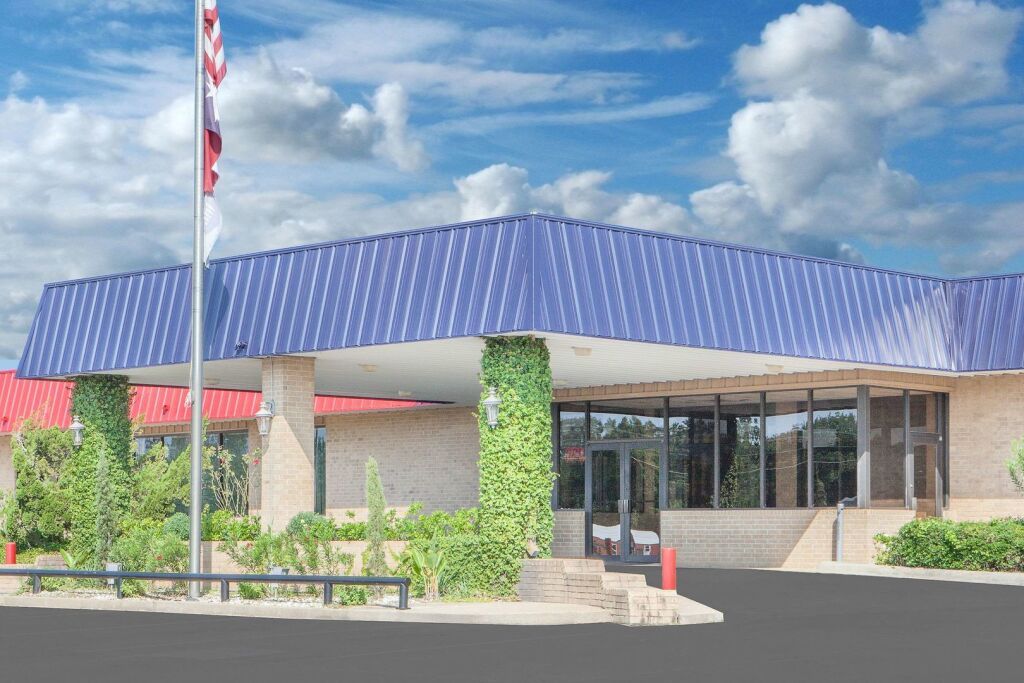 Courtyard Hotel & Event Center - featured photo