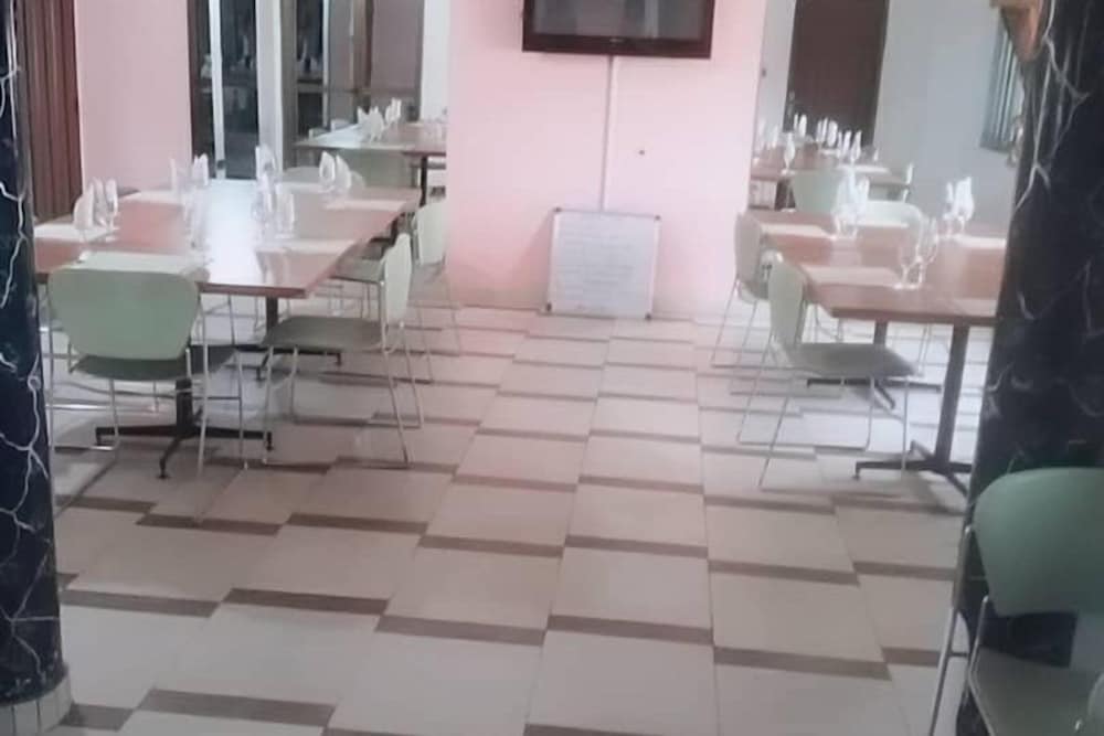 Hotel 2 La Place in Cotonou, Benin