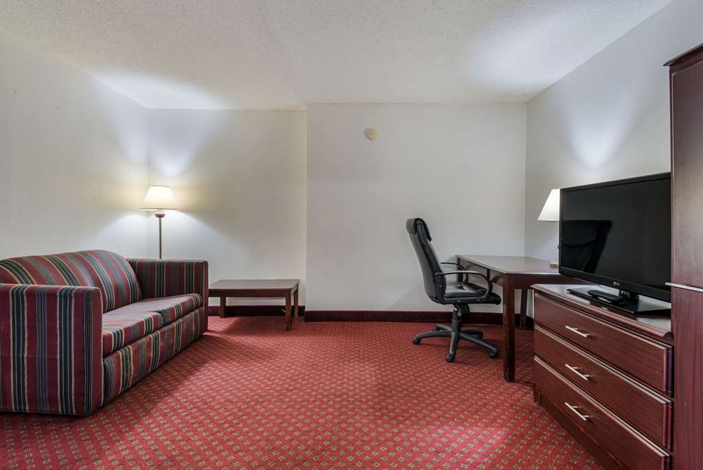 Econo Lodge Inn & Suites Chambersburg Central - photo 22