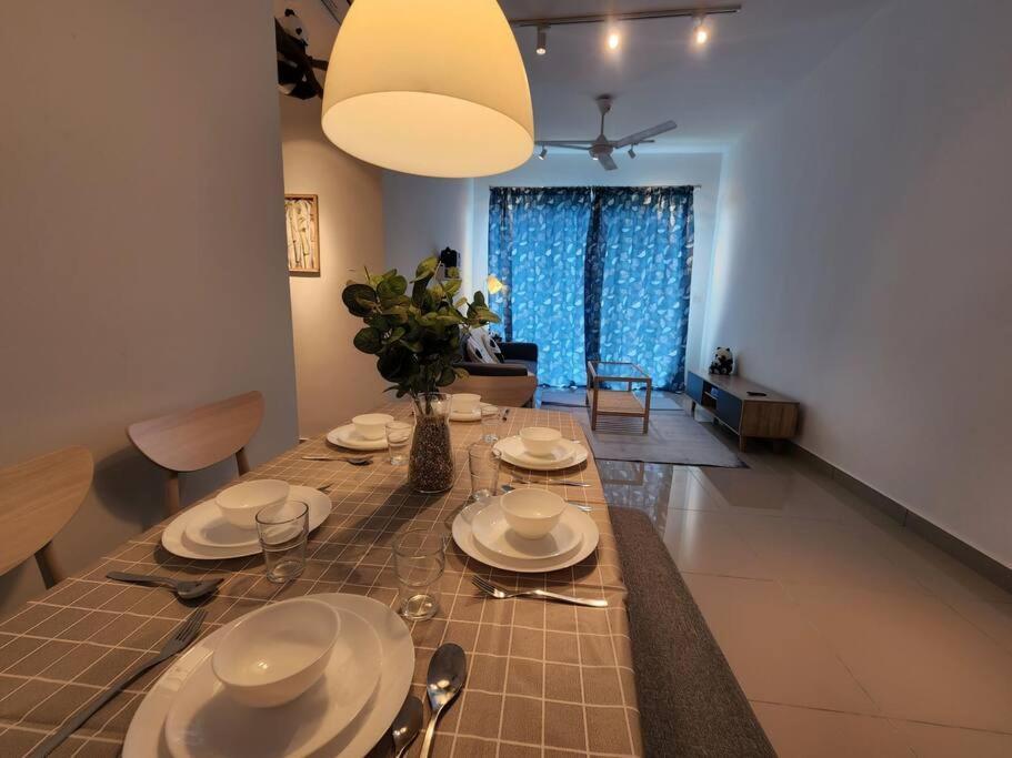 10pax Cinema Themehouse 3B2R with pool sauna atari games wifi — 4-Star Luxury Hotel in Shah Alam, Malaysia