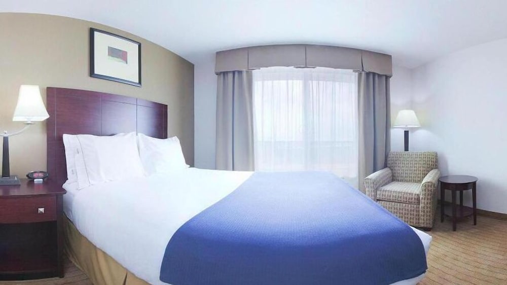 Holiday Inn Express & Suites Antigo by IHG - photo 12