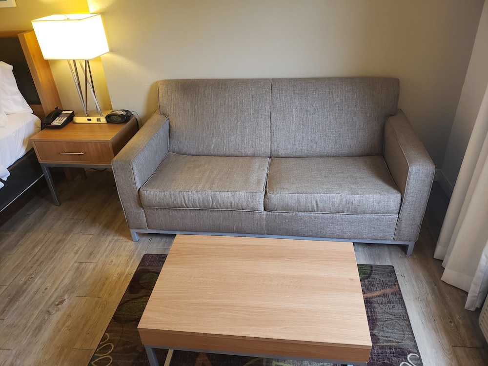 Holiday Inn Express Pittsburgh North by IHG - photo 11