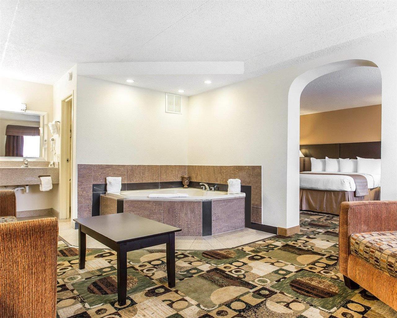 Quality Inn & Suites Coliseum - photo 20