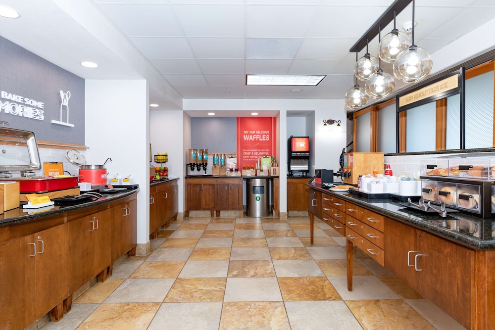 Hampton Inn & Suites Pittsburg CA - photo 87