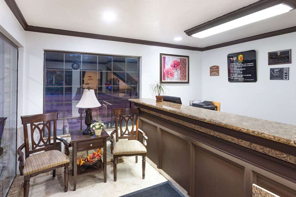 Super 8 by Wyndham Santa Clarita Valencia - photo 4