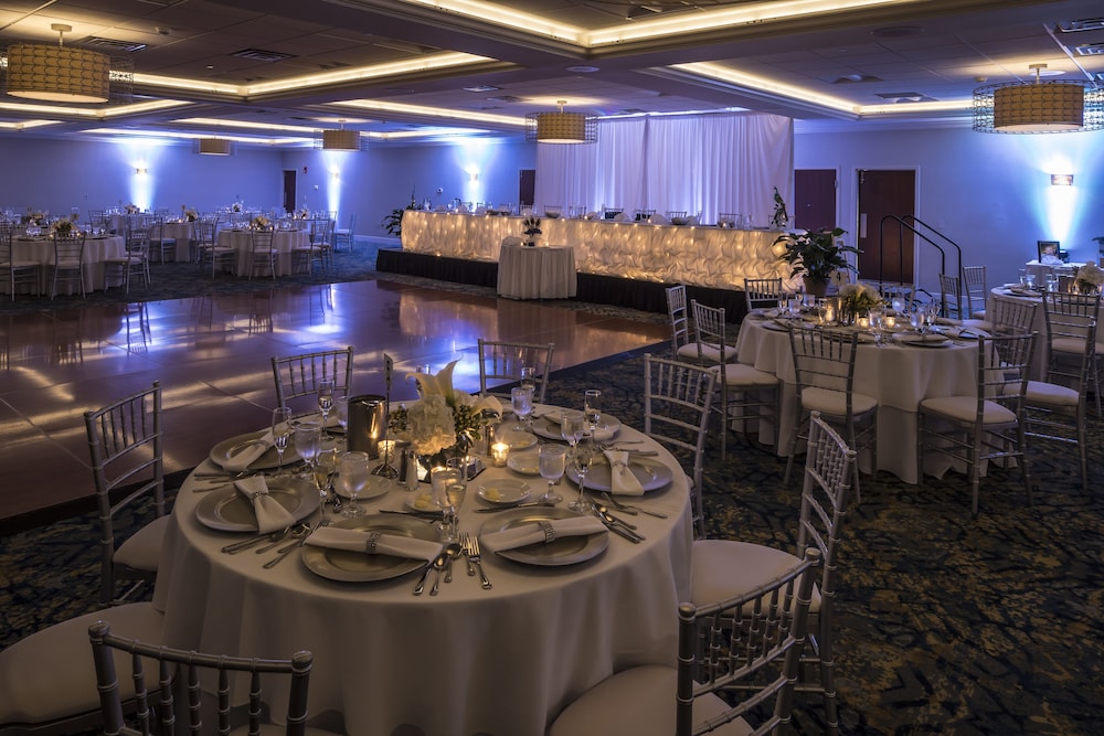 Crowne Plaza Suites Pittsburgh South by IHG - photo 51