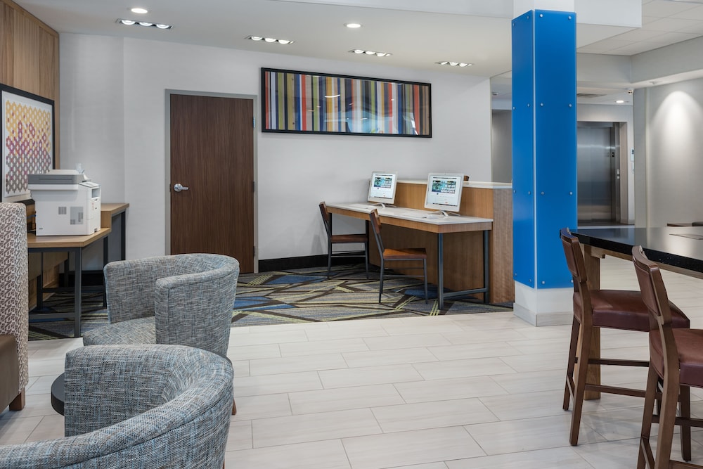 Holiday Inn Express & Suites Bryan College Station by IHG - photo 27