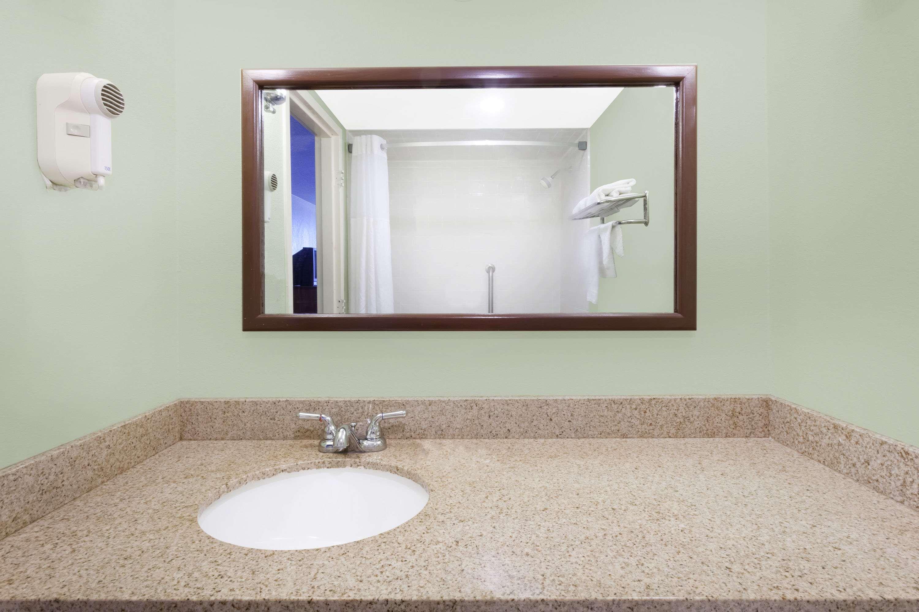 Days Inn and Suites SE Columbia Ft Jackson - photo 16