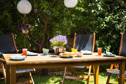 Relaxing family house with garden in Avra Rafina — 4-Star Luxury Hotel in Rafina, Greece