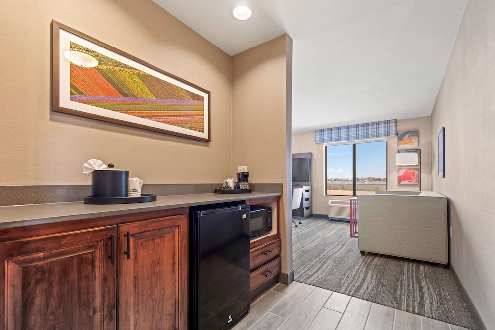 Hampton Inn & Suites Greeley - photo 18