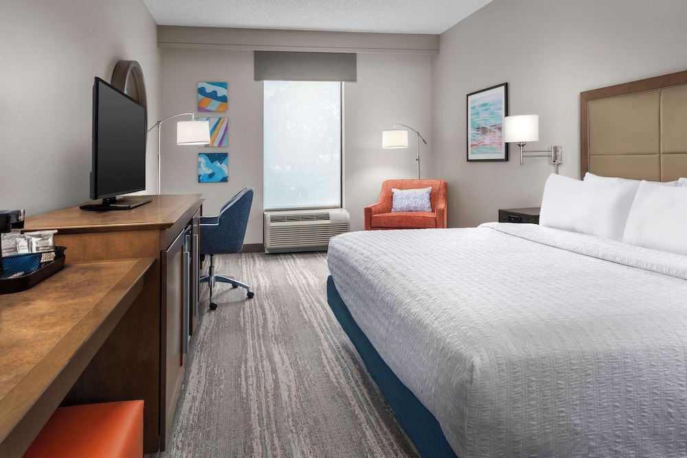 Hampton Inn & Suites Lake Mary At Colonial Townpark - photo 6