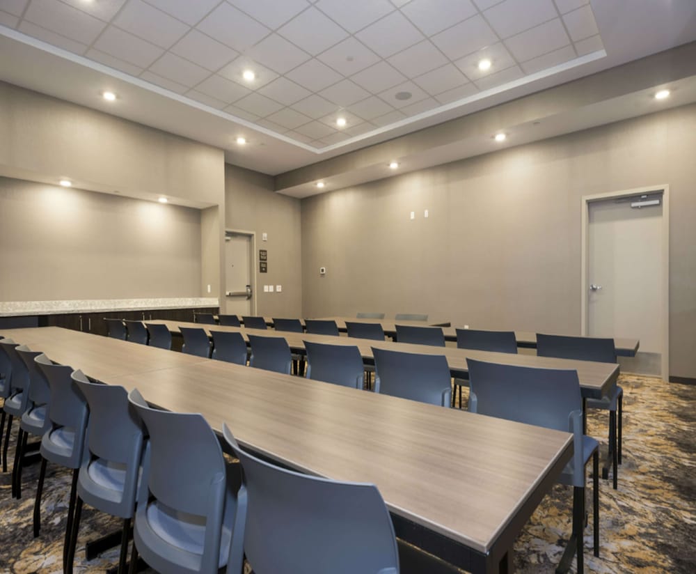 Hampton Inn & Suites Minneapolis University Area - photo 26