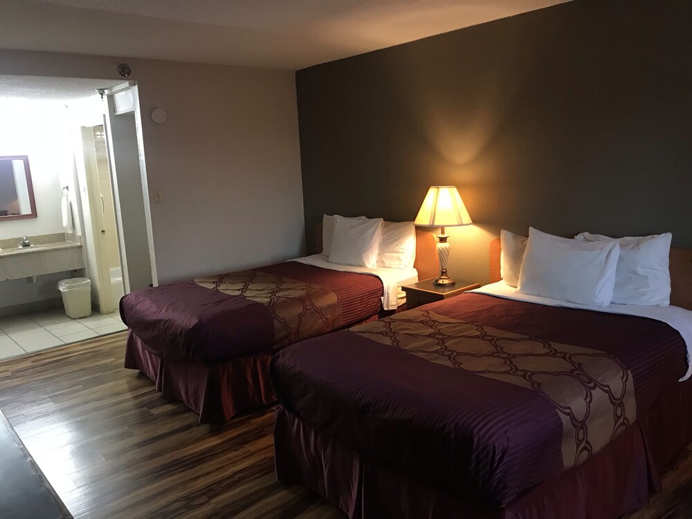 Bear Mount Inn & Suites - photo 38