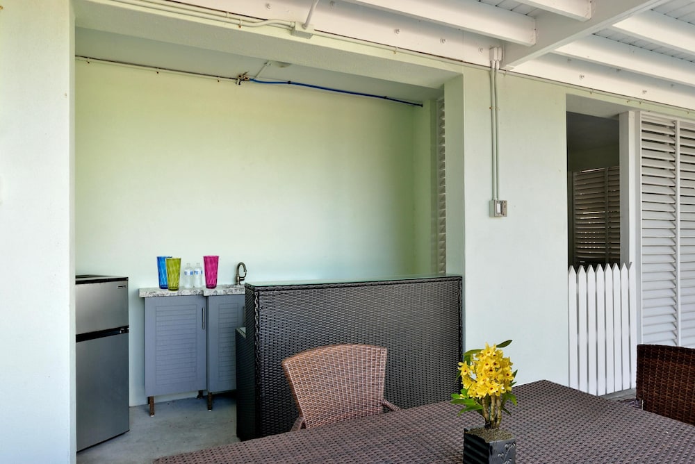 Paris Mango - carbon neutral hotel in Key West