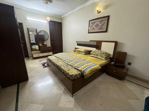 Joher Rooftop Haven 2BR Penthouse in Gulistan e Joher Blk 14 — 4-Star Luxury Hotel in Karachi, Pakistan