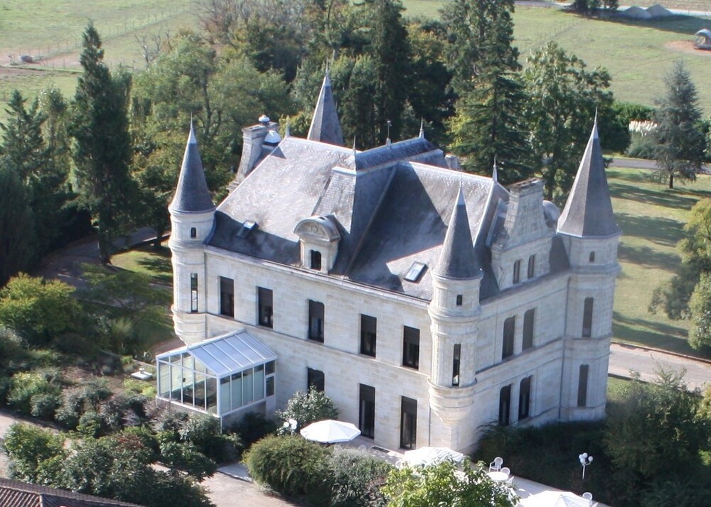 Chateau Camiac - carbon neutral hotel in Creon
