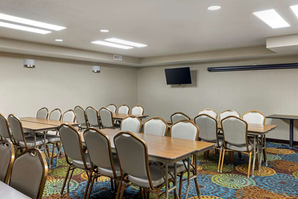Best Western Watertown Inn and Suites - photo 31