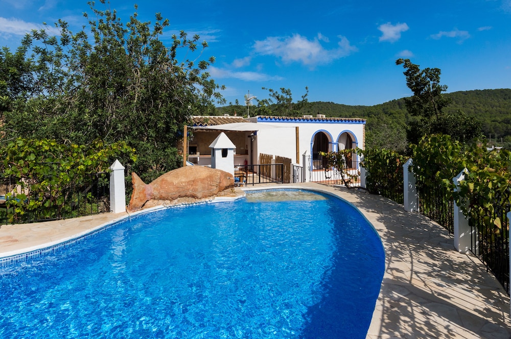 Villa Ca Na Bet — 4-Star Luxury Hotel in Sant Joan De Labritja, Spain