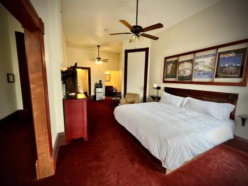 The Monarch Hotel - photo 35