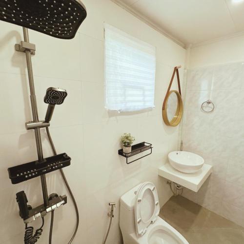 Private 2BR Unit Netflix WiFi & Comfort — Mati — photo 3