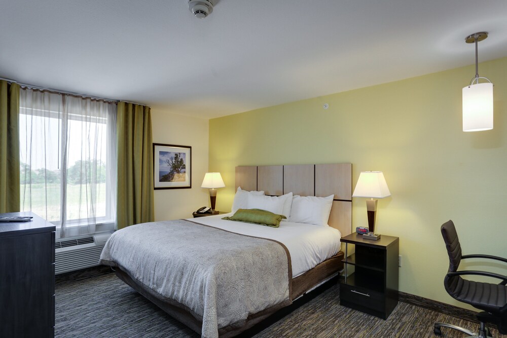 Candlewood Suites College Station At University by IHG - photo 8