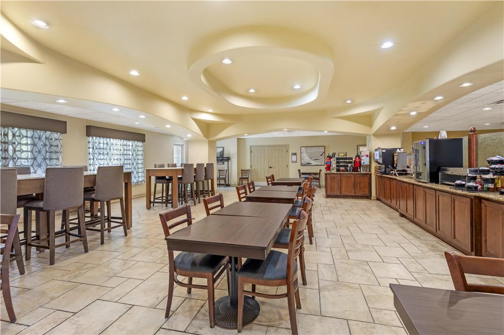 Best Western Plus Monica Royale Inn & Suites - photo 7