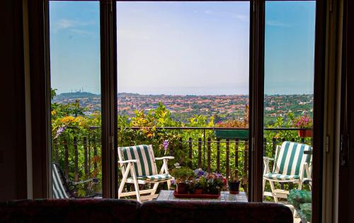 Magia & Emozioni Trecastagni Falde Etna Villa Vista Mare — 4-Star Luxury Hotel in Trecastagni, Italy