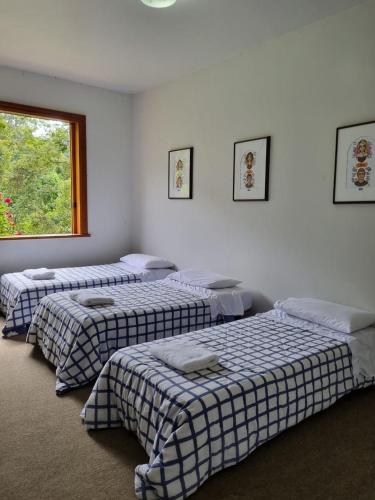 Sítio na serra de Itaipava com piscina e churrasqueira até 26 pessoas - carbon neutral hotel in Unknown City