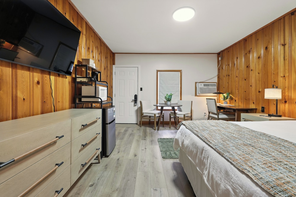 Hillside Motel LLC - photo 60
