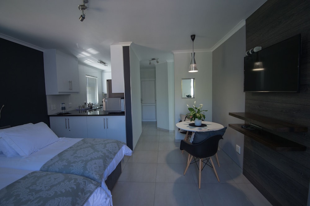 Cat’s Eye Cottage