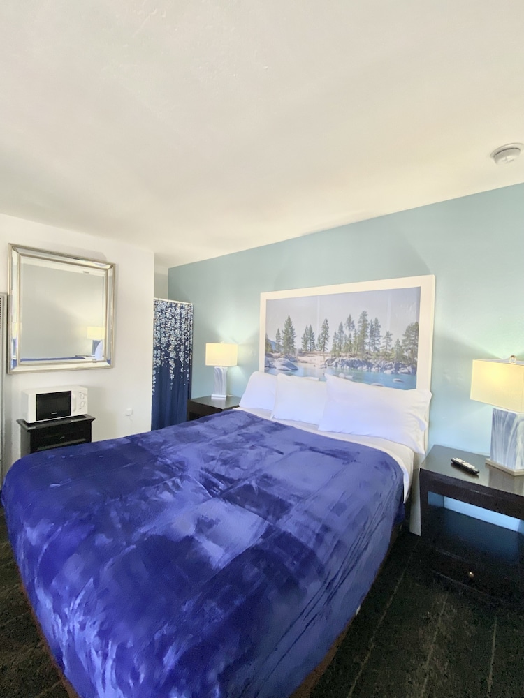 Bluebird Day Inn & Suites - photo 7