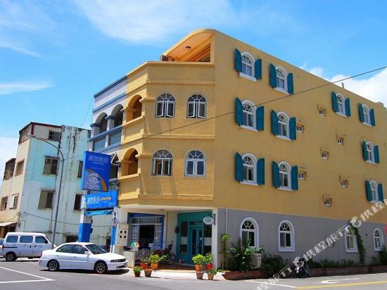 The Salt - carbon neutral hotel in Unknown City