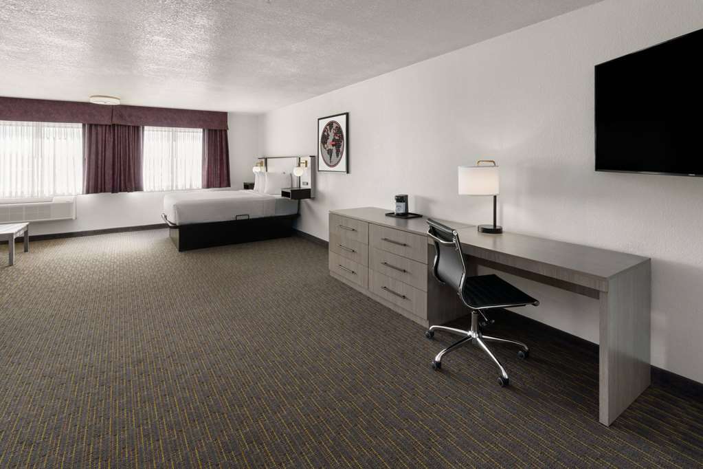 SYLO Hotel Denver Airport a Ramada by Wyndham - photo 17