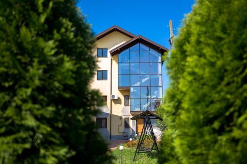 Casa Topazz — 4-Star Luxury Hotel in Targu Jiu, Romania