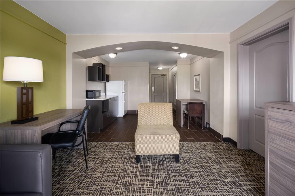 La Quinta Inn & Suites by Wyndham Atlanta Stockbridge - photo 40