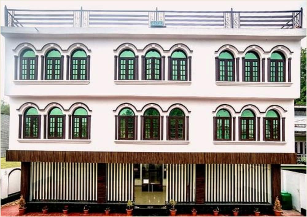 Tih Hotel Ash Vale - last minute hotel in Srinagar
