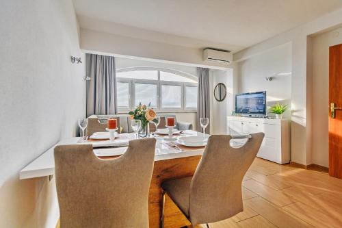Comfort apartments in peaceful area Zadar with garden — 4-Star Luxury Hotel in Zadar, Croatia