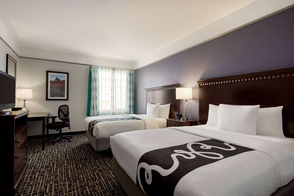 La Quinta Inn & Suites by Wyndham Dumas - photo 21